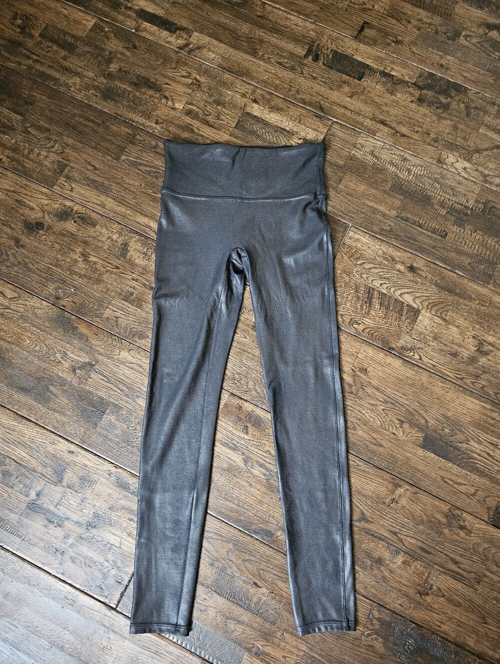 SPANX LEATHER LOOKING LEGGINGS SIZE MED